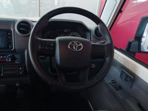 Toyota Land Cruiser 79 2.8GD-6 single cab manual - Image 10
