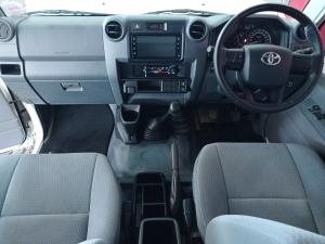 Toyota Land Cruiser 79 2.8GD-6 single cab manual - Image 8