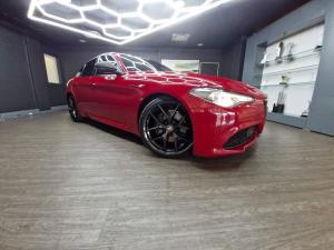 Alfa Romeo Giulia 2.0T Veloce - Image 12