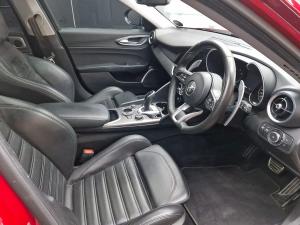 Alfa Romeo Giulia 2.0T Veloce - Image 13