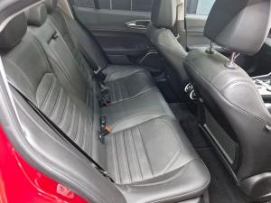 Alfa Romeo Giulia 2.0T Veloce - Image 14