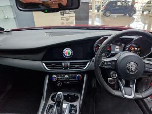 Alfa Romeo Giulia 2.0T Veloce - Image 16