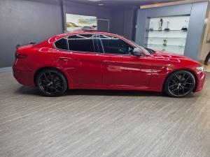 Alfa Romeo Giulia 2.0T Veloce - Image 9