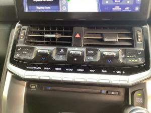 Toyota Land Cruiser 300 3.3D ZX - Image 18
