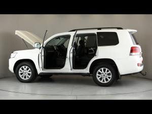 Toyota Land Cruiser 200 4.5D-4D V8 VX - Image 11