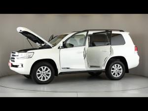 Toyota Land Cruiser 200 4.5D-4D V8 VX - Image 12