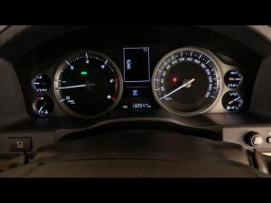 Toyota Land Cruiser 200 4.5D-4D V8 VX - Image 23