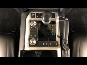 Toyota Land Cruiser 200 4.5D-4D V8 VX - Image 28