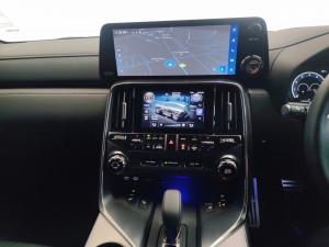 Lexus LX 700h F Sport - Image 18