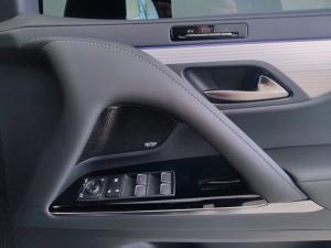 Lexus LX 700h F Sport - Image 29