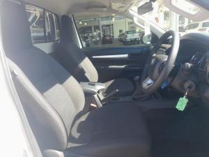 Toyota Hilux 2.4GD-6 single cab Raider manual - Image 14