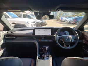Toyota Crown 2.5 Hybrid E-Four - Image 6