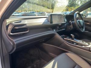 Toyota Crown 2.5 Hybrid E-Four - Image 7