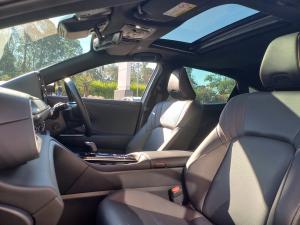 Toyota Crown 2.5 Hybrid E-Four - Image 17