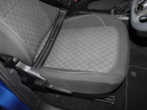 Volkswagen Polo 1.6 Tiptronic - Image 17