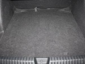 Volkswagen Polo 1.6 Tiptronic - Image 8