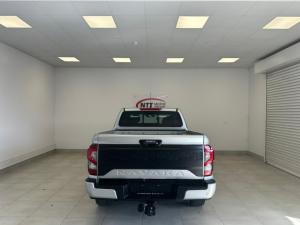 Nissan Navara 2.5DDTI LE/LE Plus automatic D/C - Image 4