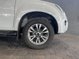 Isuzu KB 300D-Teq double cab LX auto - Image 10