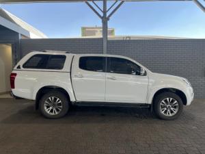 Isuzu KB 300D-Teq double cab LX auto - Image 2