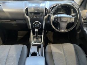 Isuzu KB 300D-Teq double cab LX auto - Image 6