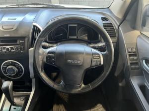 Isuzu KB 300D-Teq double cab LX auto - Image 7