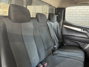 Isuzu KB 300D-Teq double cab LX auto - Image 8