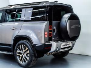 Land Rover Defender 110 D300 SE - Image 10