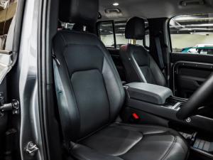 Land Rover Defender 110 D300 SE - Image 13