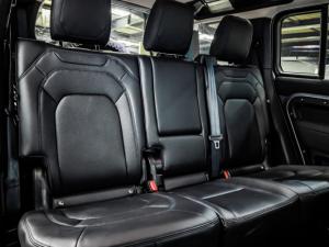 Land Rover Defender 110 D300 SE - Image 21