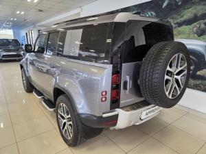 Land Rover Defender 110 D300 SE - Image 3