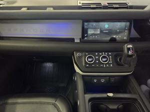Land Rover Defender 110 D300 SE - Image 9