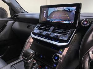 Toyota Land Cruiser 300 3.5T GR-Sport - Image 11