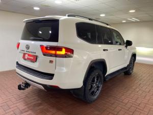 Toyota Land Cruiser 300 3.5T GR-Sport - Image 3