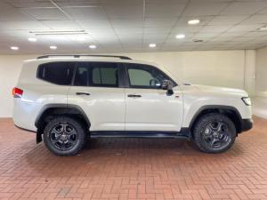 Toyota Land Cruiser 300 3.5T GR-Sport - Image 5