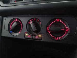 Volkswagen Polo Vivo hatch 1.6 Comfortline auto - Image 17