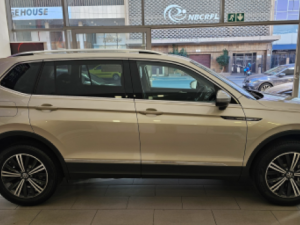 Volkswagen Tiguan Allspace 2.0TSI 4Motion Style - Image 12