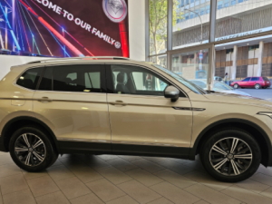 Volkswagen Tiguan Allspace 2.0TSI 4Motion Style - Image 13