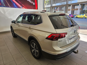 Volkswagen Tiguan Allspace 2.0TSI 4Motion Style - Image 3