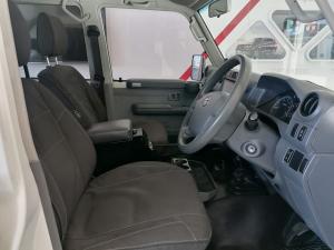 Toyota Land Cruiser 79 4.5D-4D V8 double cab LX - Image 10