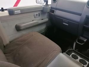 Toyota Land Cruiser 79 4.5D-4D V8 double cab LX - Image 13