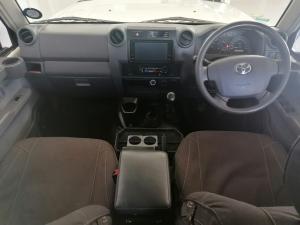 Toyota Land Cruiser 79 4.5D-4D V8 double cab LX - Image 15