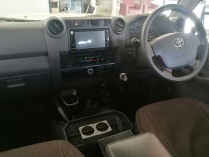 Toyota Land Cruiser 79 4.5D-4D V8 double cab LX - Image 18