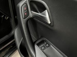 Volkswagen Polo Vivo hatch 1.6 Maxx - Image 11