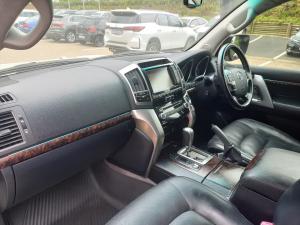Toyota Land Cruiser 200 4.5D-4D V8 VX - Image 7