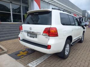 Toyota Land Cruiser 200 4.5D-4D V8 VX - Image 2
