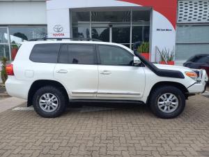 Toyota Land Cruiser 200 4.5D-4D V8 VX - Image 3