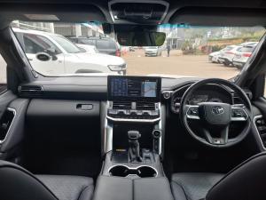 Toyota Land Cruiser 300 3.3D GR-Sport - Image 6