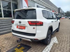 Toyota Land Cruiser 300 3.3D GR-Sport - Image 2