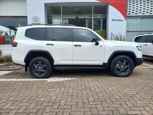 Toyota Land Cruiser 300 3.3D GR-Sport - Image 3