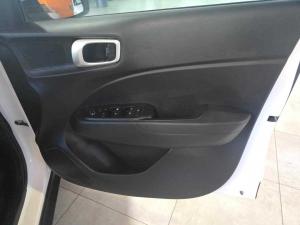 Hyundai Venue 1.2 Motion - Image 11